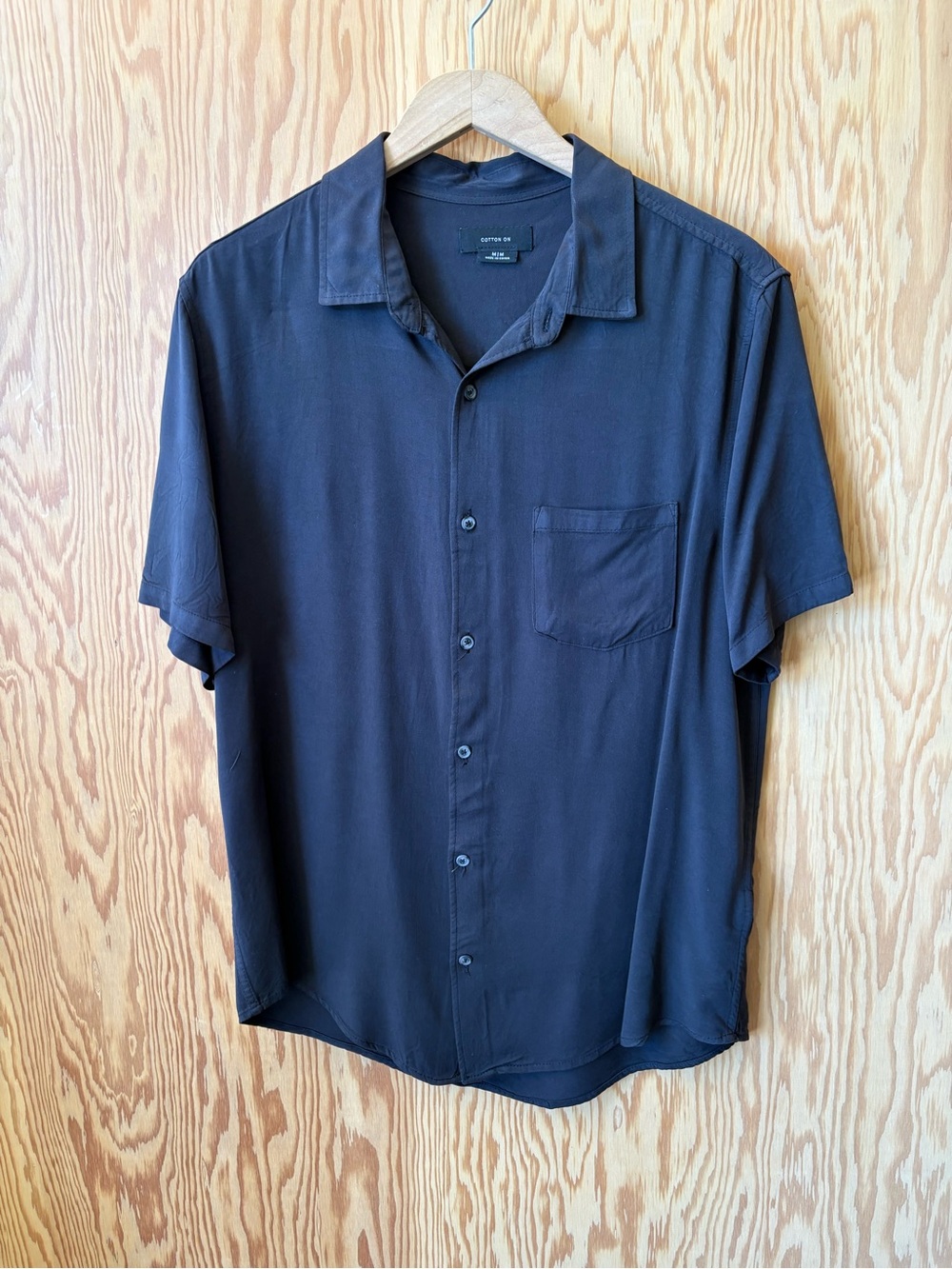 Men's Short-Sleeve Button-Up Shirt in soft black